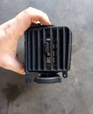 Nissan Primera Dash center air vent grill 68751-2f900