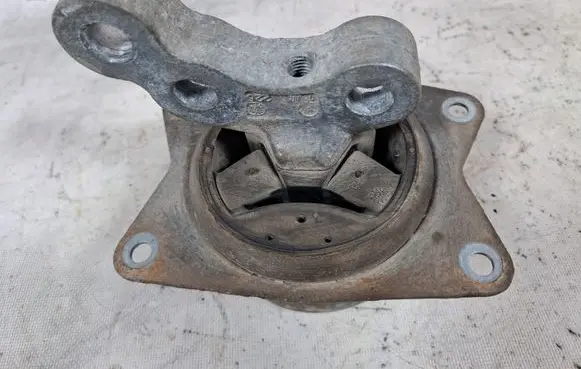 Opel Vectra C Engine mount bracket V05214
