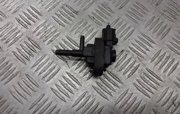 Ford Mondeo MK II Vacuum valve BRAK