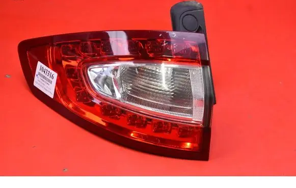 Ford Mondeo MK I Rear/tail lights DS73-13405-CH