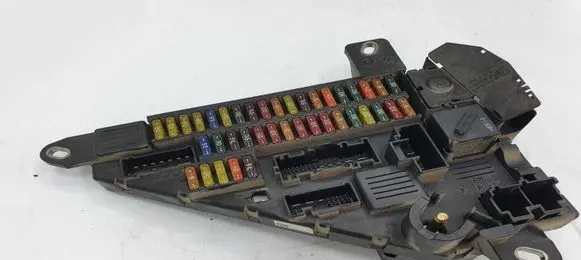 BMW 5 E60 E61 Fuse module 690660105 690661901 6000025846