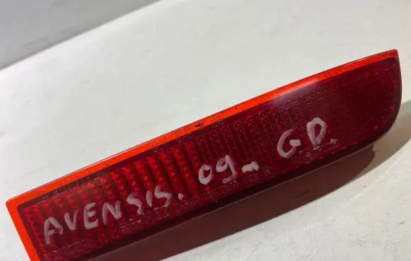 Toyota Avensis T270 Rear tail light reflector E43020009