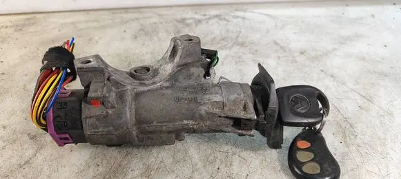 Volkswagen Golf IV Ignition lock 4B0905851A