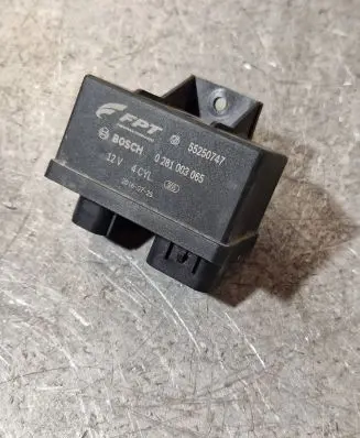 Fiat Tipo Glow plug pre-heat relay 55250747 20160725 0281003065