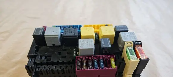 Mercedes-Benz GL X166 Fuse module A1669063801 1669063801
