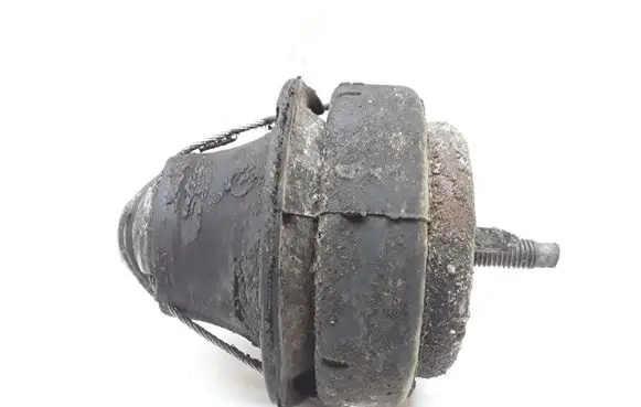 Volvo S60 Engine mount bracket