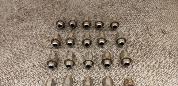 Toyota Avensis T250 Nuts/bolts 