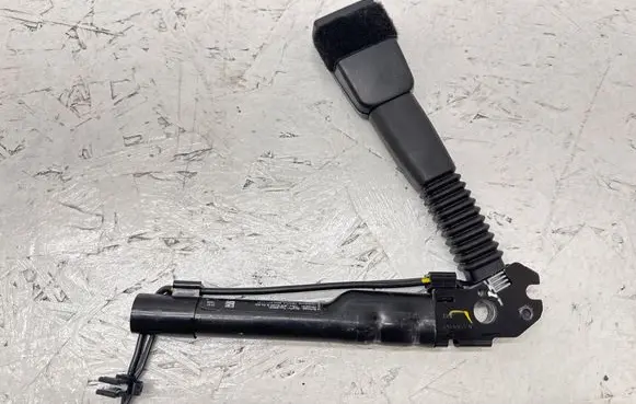 BMW 2 F22 F23 Front seatbelt buckle 725938804 7259388
