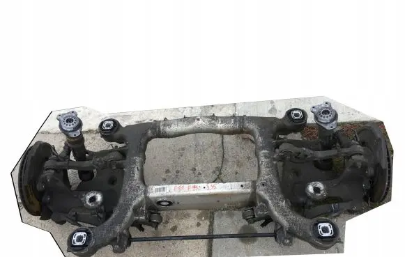 BMW 5 F10 F11 Rear axle beam with reductor 