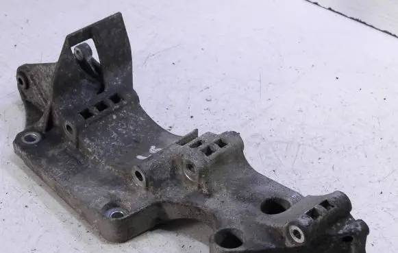 Skoda Octavia Mk1 (1U) Engine mounting bracket 06A903141H