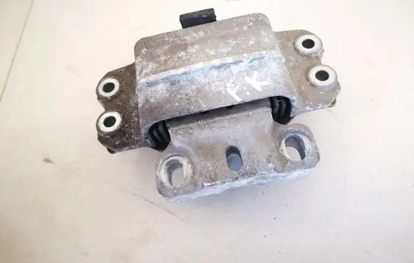 Volkswagen Caddy Engine mount bracket 1k0199555