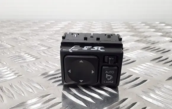 Nissan Juke I F15 Wing mirror switch