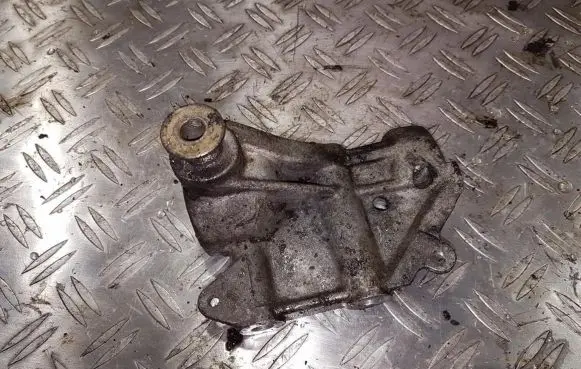 Alfa Romeo 156 Engine mounting bracket