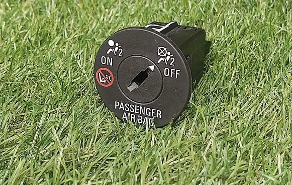 Opel Mokka Passenger airbag on/off switch 13577258