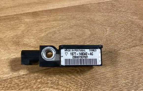 Ford Mondeo Mk III Airbag deployment crash/impact sensor 1S7T14B342AC