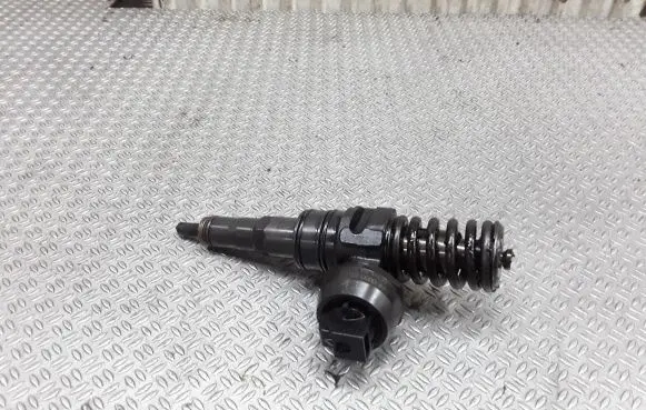 Volkswagen Sharan Fuel injector 038130073AK