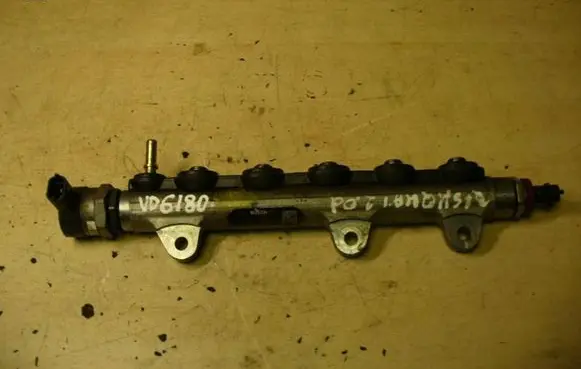 Nissan Qashqai+2 Fuel distributor 0445214155 VD6180