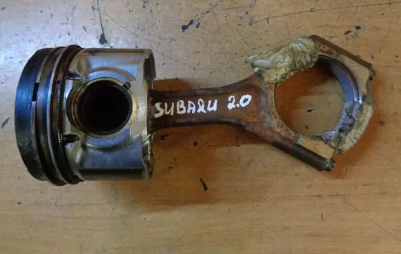Subaru Legacy Piston with connecting rod