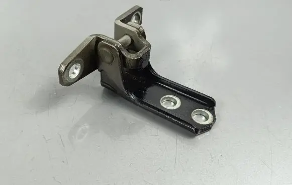 Mitsubishi Outlander Rear door lower hinge