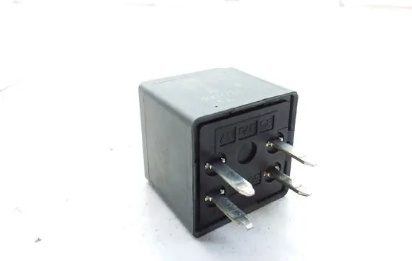 Opel Sintra Hazard warning light relay 12193604 990722B