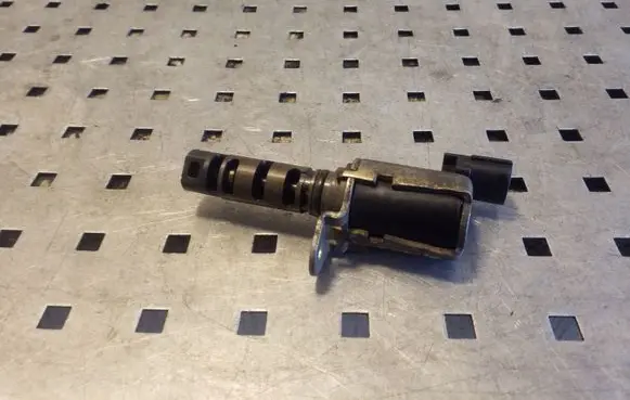 Toyota RAV 4 (XA20) Camshaft vanos timing valve 1533028020