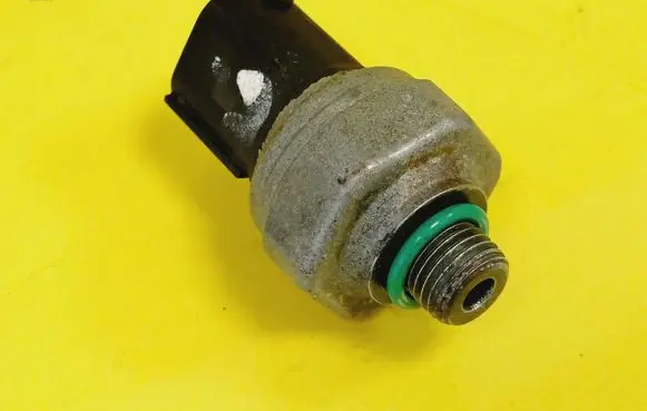 BMW 3 E90 E91 Air conditioning (A/C) pressure sensor 
