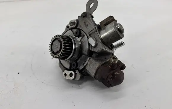 Peugeot Expert Fuel injection high pressure pump 9674984480