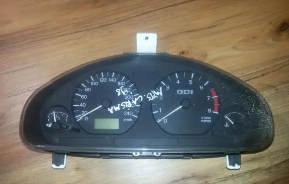 Mitsubishi Carisma Speedometer (instrument cluster) mr308415 0p0231004