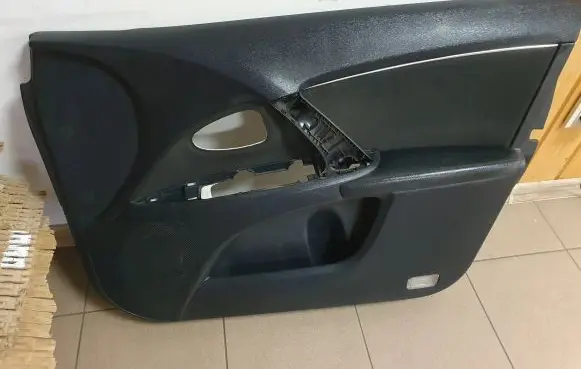 Toyota Avensis T270 Front door card panel trim 6777705040