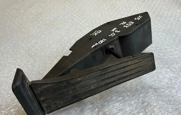 BMW X5 E53 Accelerator throttle pedal 6762480 676248003 35426762480