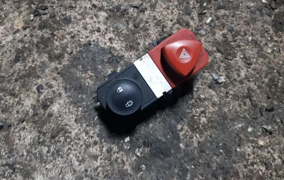 Renault Scenic II - Grand scenic II Hazard light switch