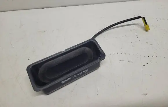 BMW 5 E39 Tailgate opening switch 8168035