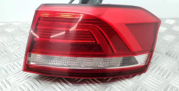 Volkswagen PASSAT B8 Rear/tail lights 3G9945312