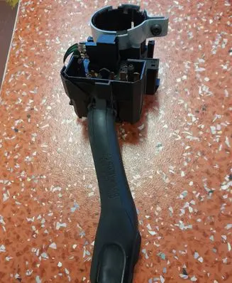 Volkswagen PASSAT B5 Indicator stalk 8L0953513