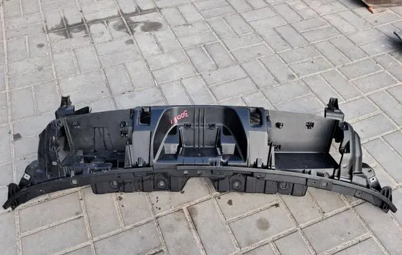 Front bumper mounting bracket