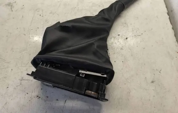 Opel Vivaro Hand brake release handle 8200415115 93854507