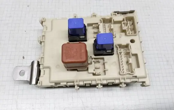 Nissan Maxima Fuse module 243503Y500 1204033
