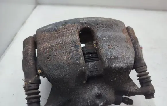 Volkswagen Golf VII Front brake caliper