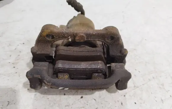 Honda CR-V Rear brake caliper