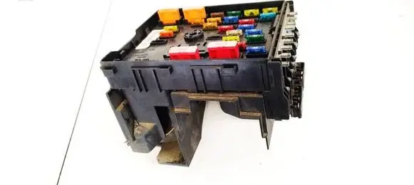 Volkswagen PASSAT B6 Fuse box set 3c0937125 6359-2777