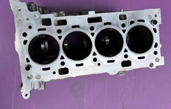 BMW X1 U11 Engine block 8632047 11111025341