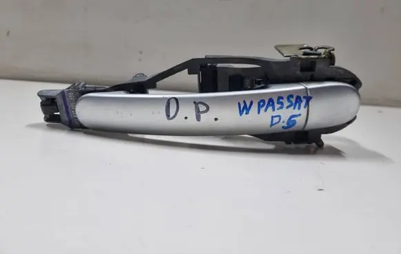 Volkswagen PASSAT B5.5 Front door exterior handle 3B0837885