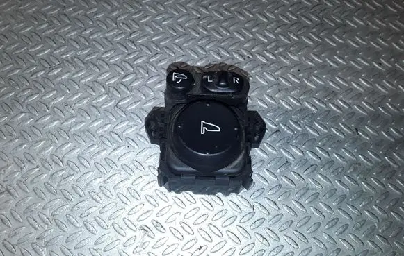 Wing mirror switch