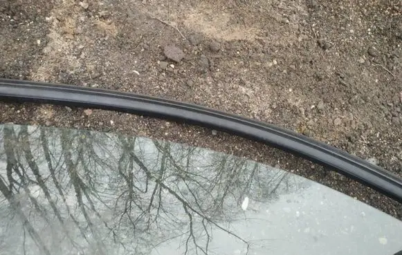 Nissan Primera Front door window glass four-door as2