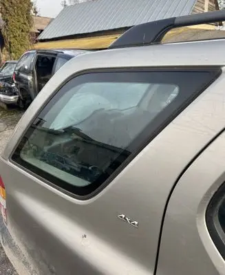 Opel Frontera B Rear side window