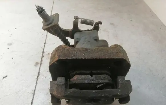 Toyota Prius (XW30) Front brake caliper 96H