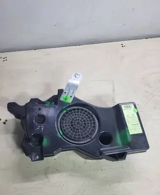 Audi A3 S3 A3 Sportback 8P Subwoofer speaker 8P4035382