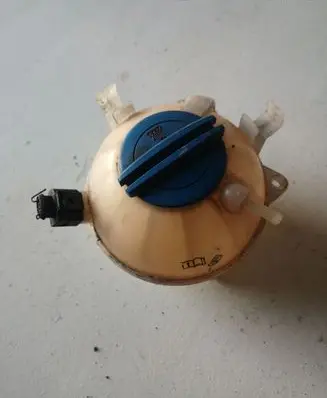 Volkswagen PASSAT B6 Coolant expansion tank/reservoir 1KO121407