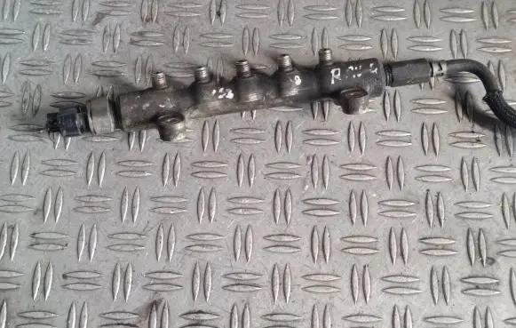Toyota RAV 4 (XA30) Fuel main line pipe