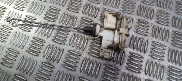Volkswagen PASSAT B3 Central locking vacuum pump 357862153